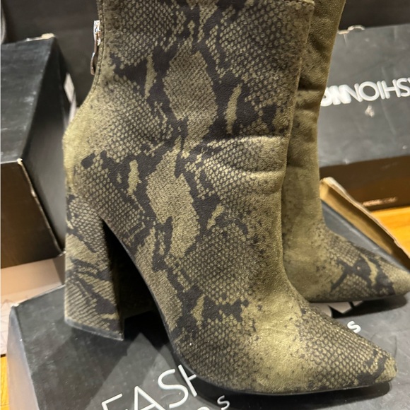 Khaki snake print boots - Picture 2 of 3